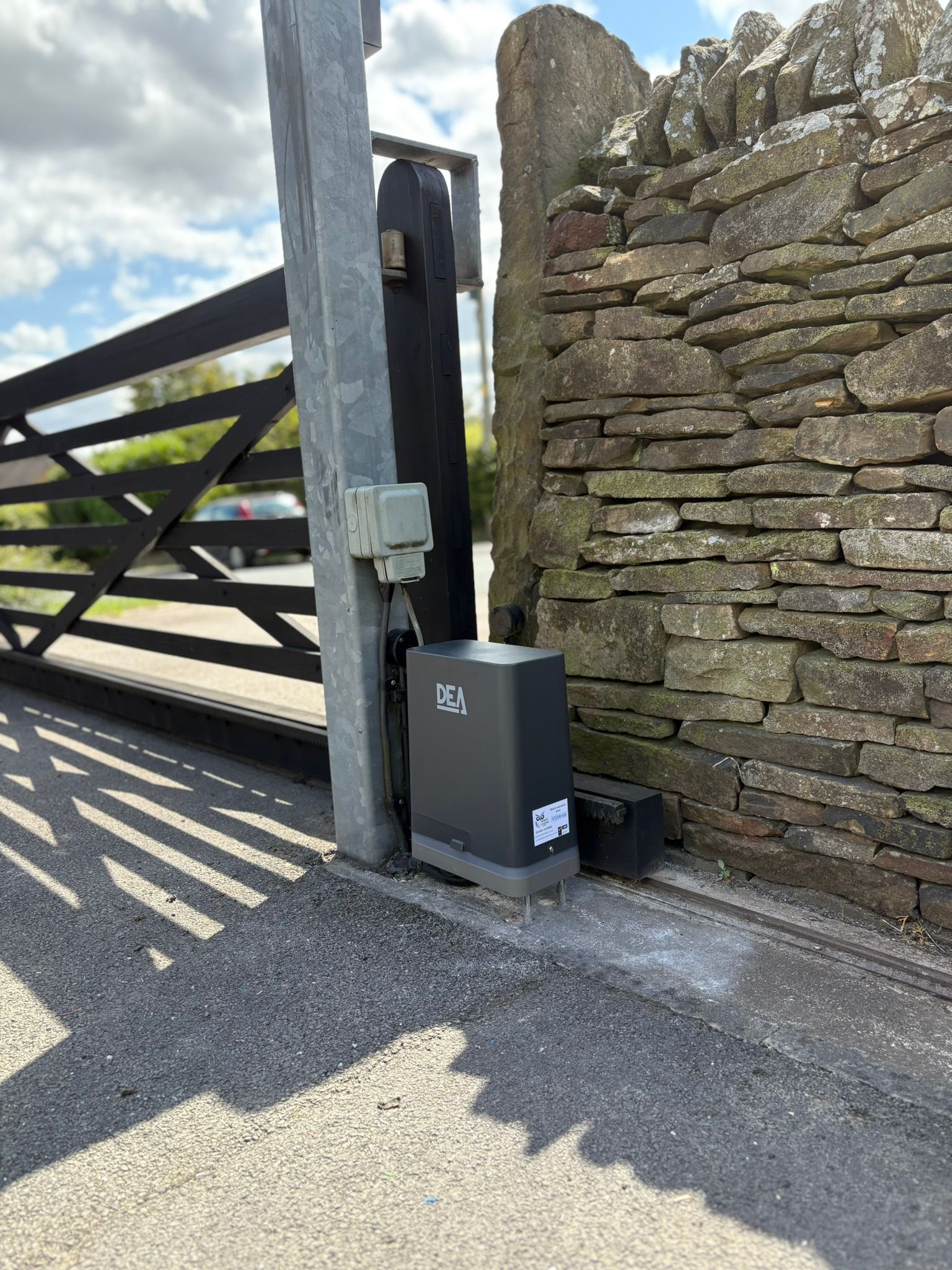 This image shows a large farm-style gate, upgraded to a DEA automated gate system.