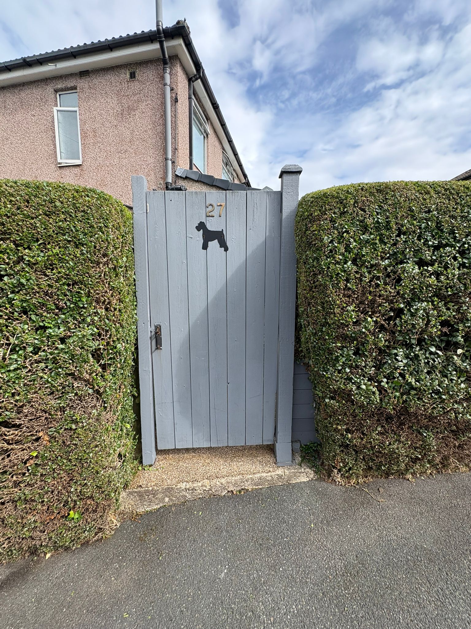 This image shows an old gate, ready to be upgraded to a new composite gate.