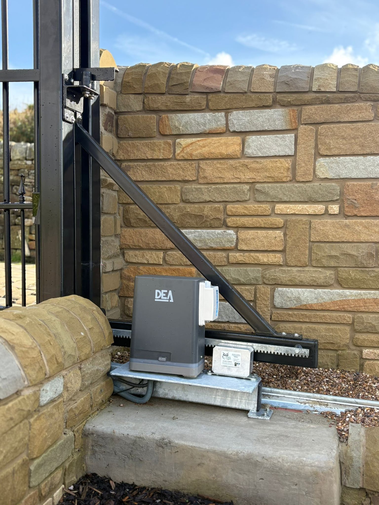 This image shows a DEA Automated Gate system, with an added hydraulic brake.