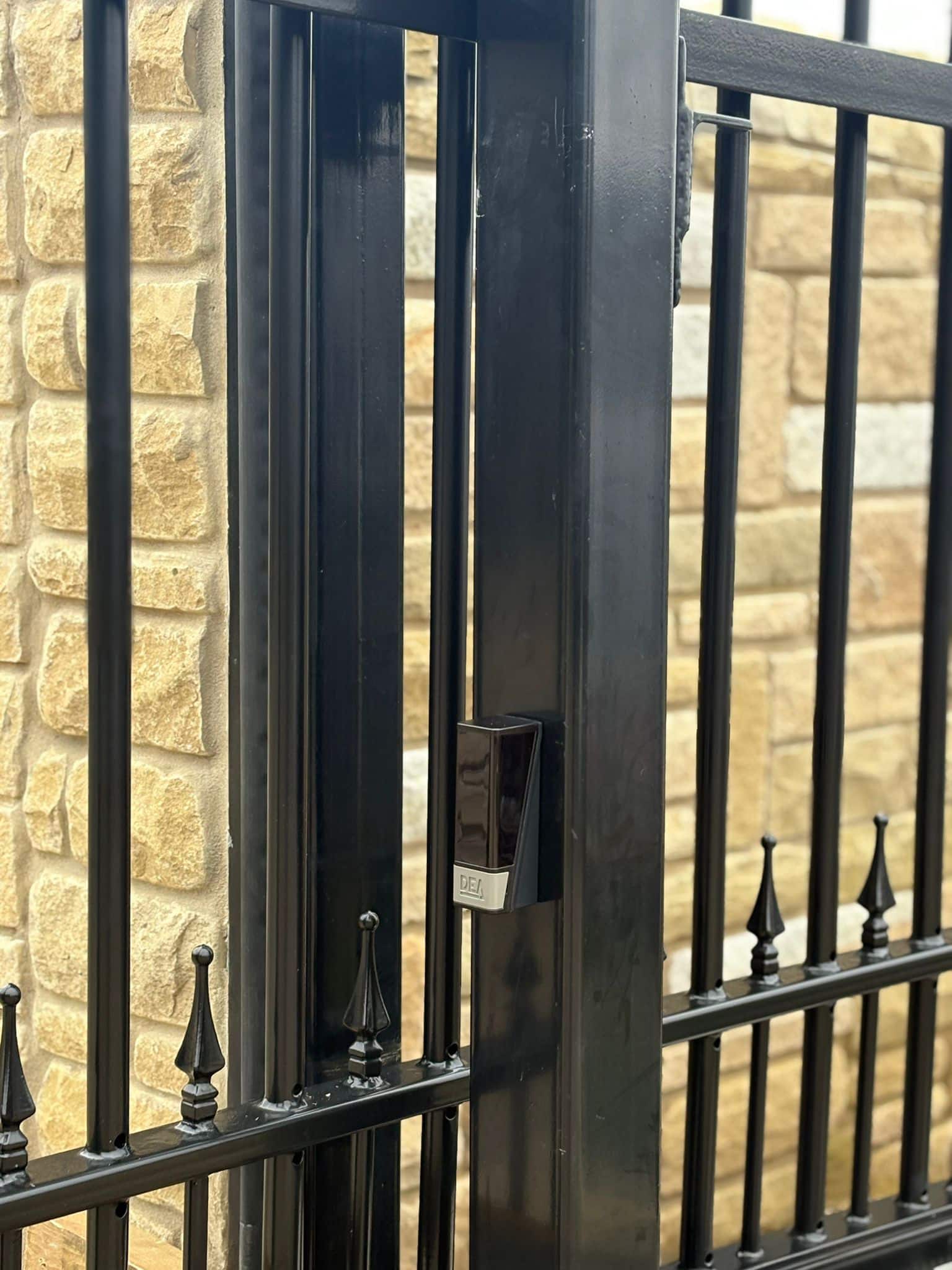This image shows a DEA safety sensor, which stops the gate closing if it detects the presence of an object.