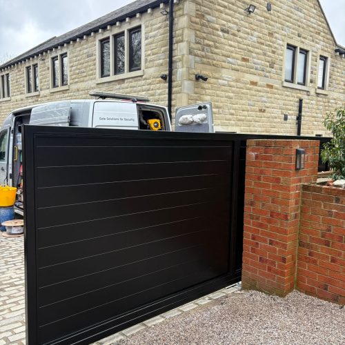steel-frame-aluminium-infill-automated-gate-fob-gsm